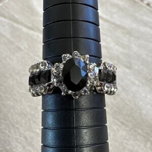 Size 8.5 Silver Tone Ring Black Bevelled Stones and White Stones